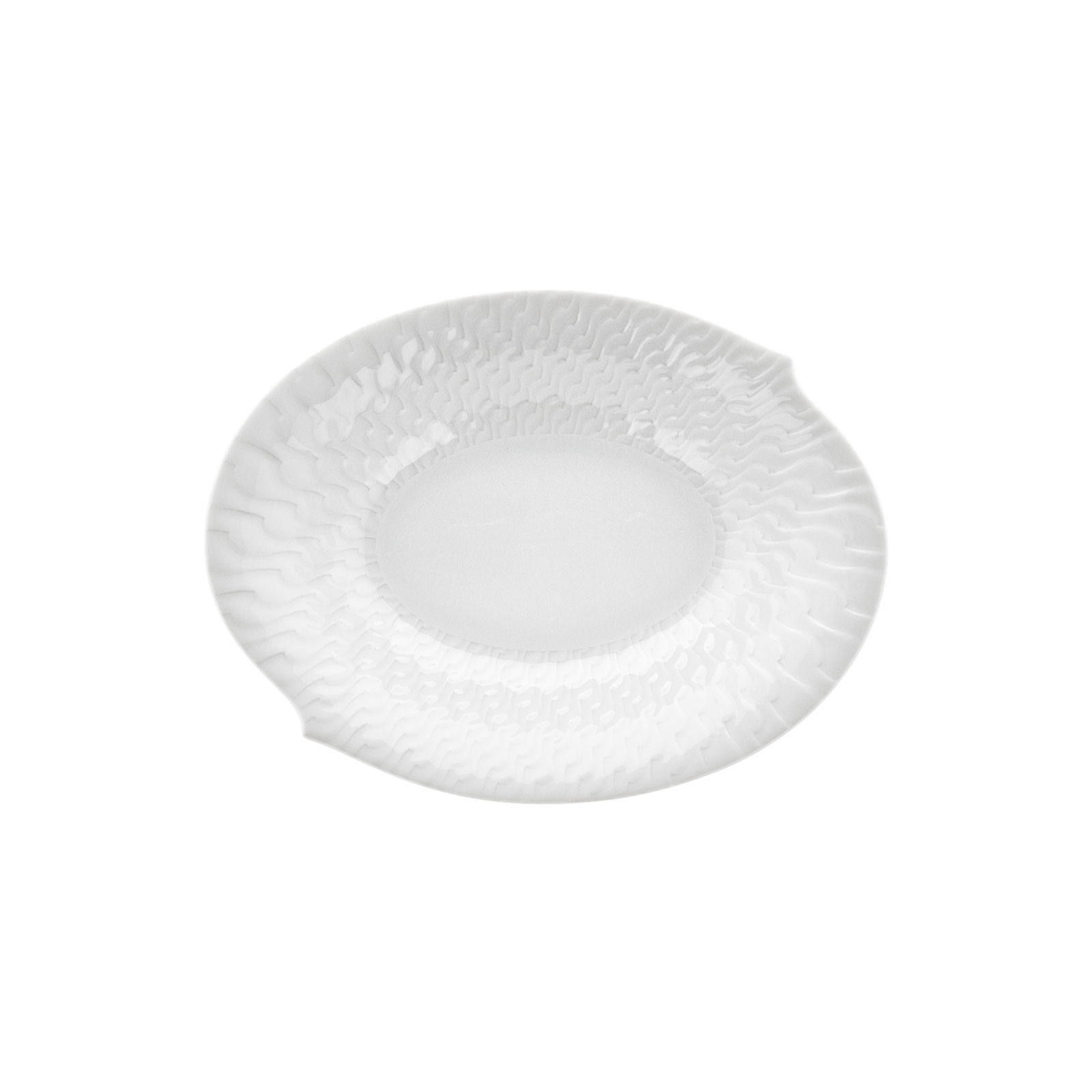 Die Wellenspiel Relief Beilagenschale klein von Meissen ist eine kleine weiße Porzellanschale. Sie hat strukturierte Wände und einen wellenartig geschwungenen oberen Rand.