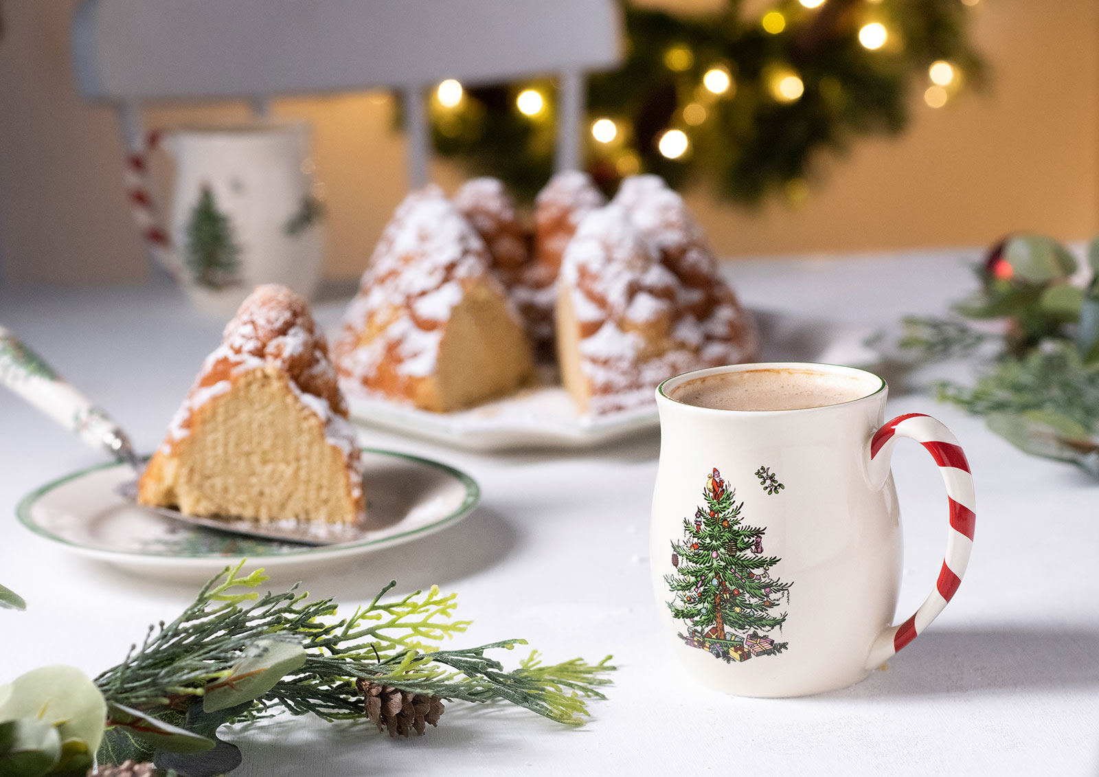 Spode Christmas Tree Becher 0,40ltr. Zuckerstangenhenkel (1 St&uuml;ck)