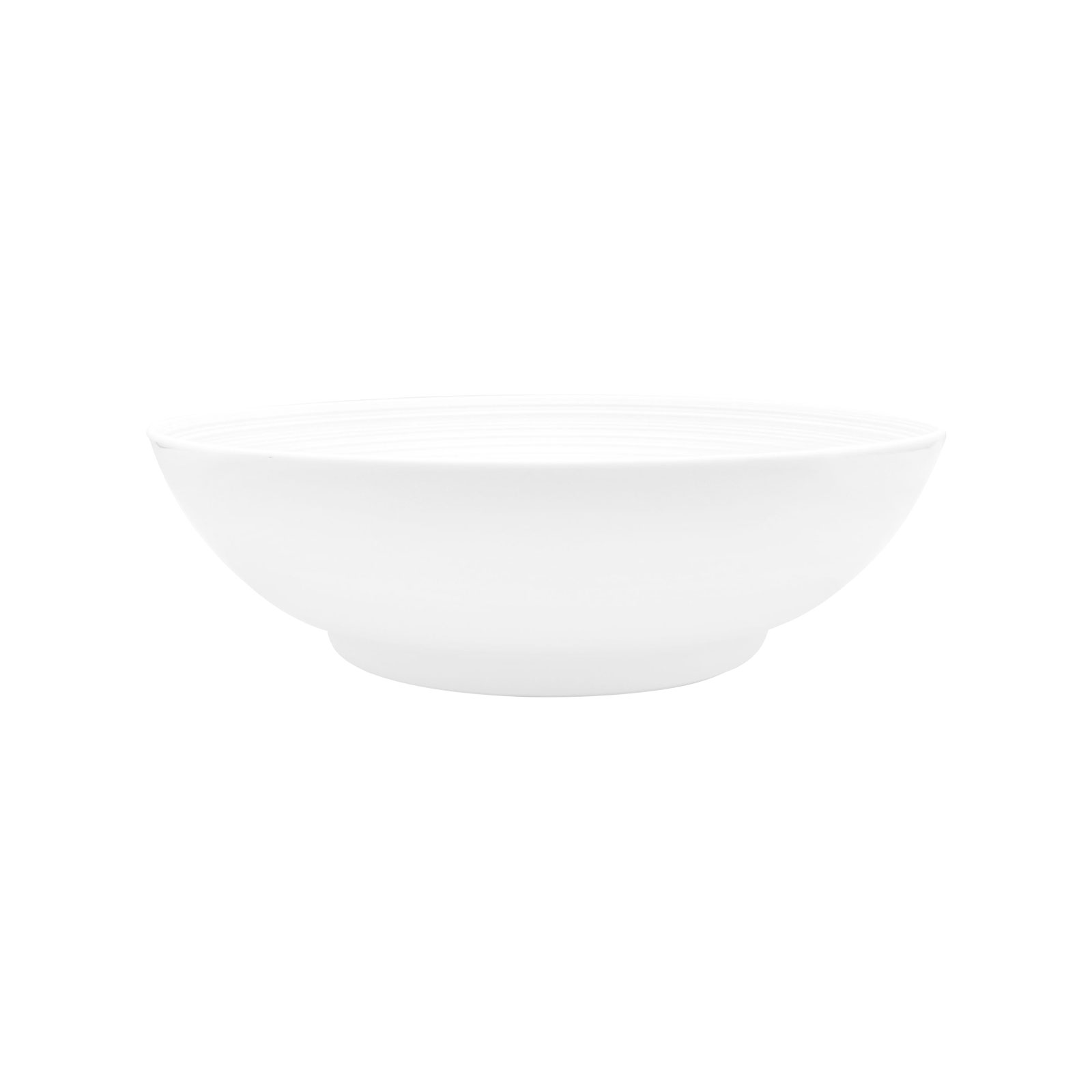 Die Hémisphère Satin white Salad Bowl von Coquet ist eine Schüssel aus weißem Porzellan mit mattem Rillen-Finish auf der Außenseite.