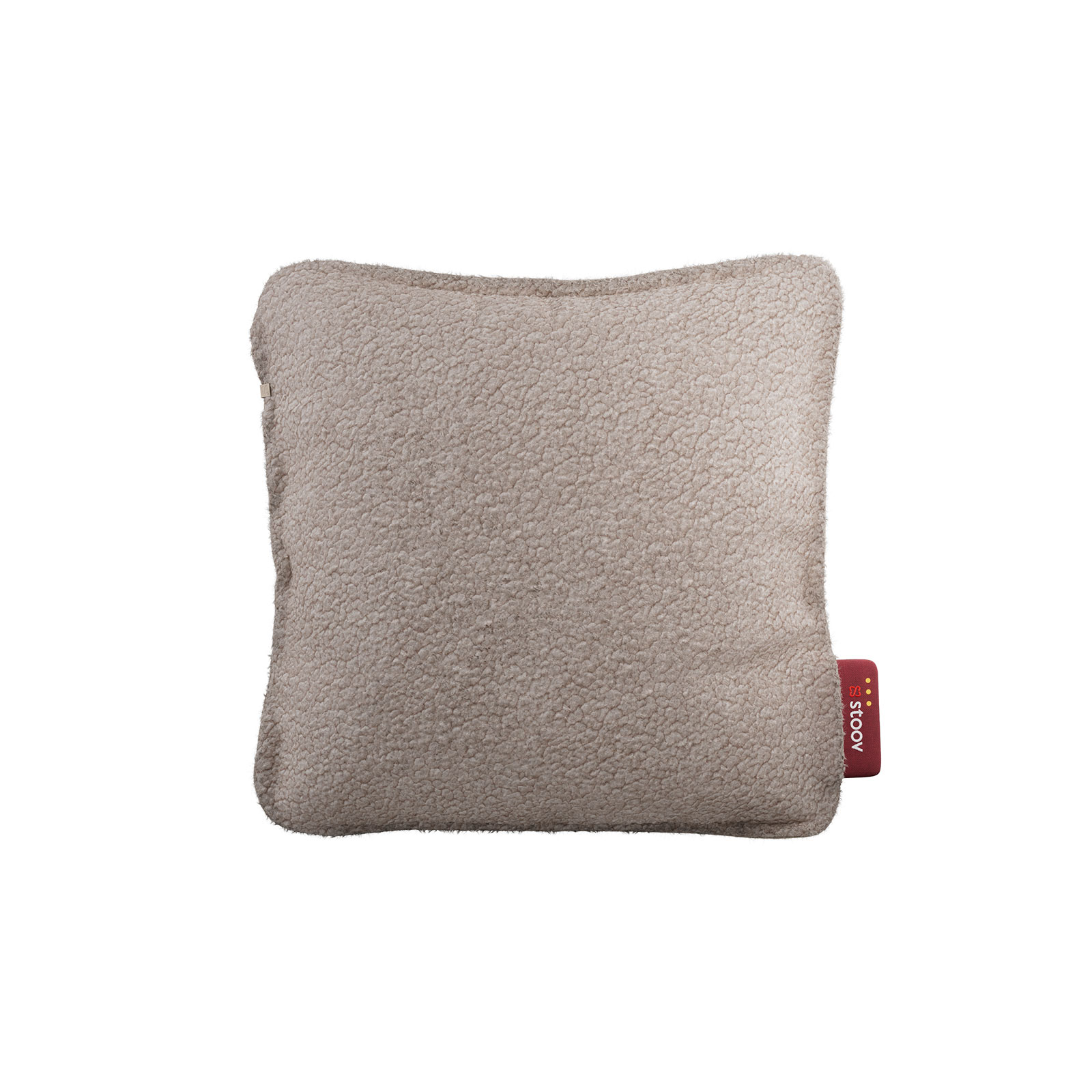 Das Ploov Heizkissen Woolly Beige von Stoov ist ein quadratisches Heizkissen. Der hellbraune Bezug besteht auf der Vorderseite aus kuscheligem Teddy-Stoff. Unten rechts befindet sich ein rotes Bedienungselement.