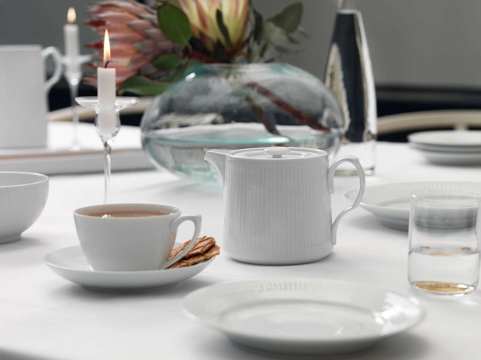 Royal Copenhagen Weiß Gerippt Tee-/Cappuccinotasse mit Untertasse 0,28ltr. 24080