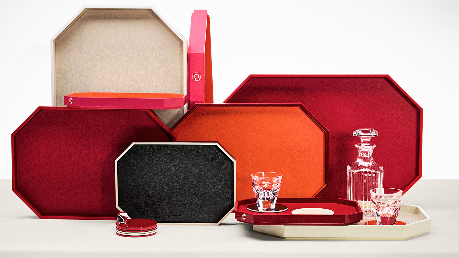 Baccarat Octogone Lack-Tablett S rot