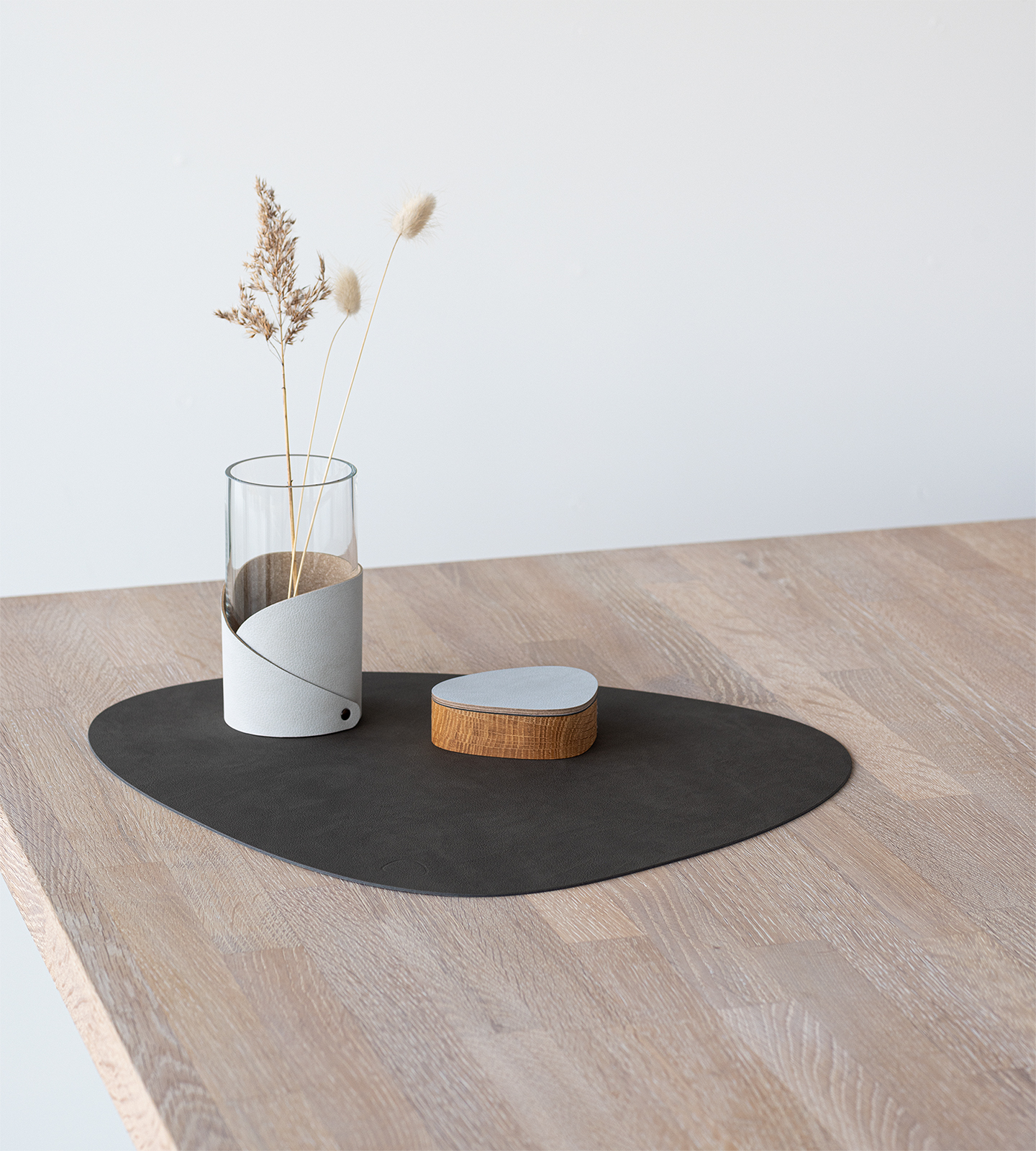 Lind DNA Dänemark Tischset Curve 37x44cm Nupo caviar
