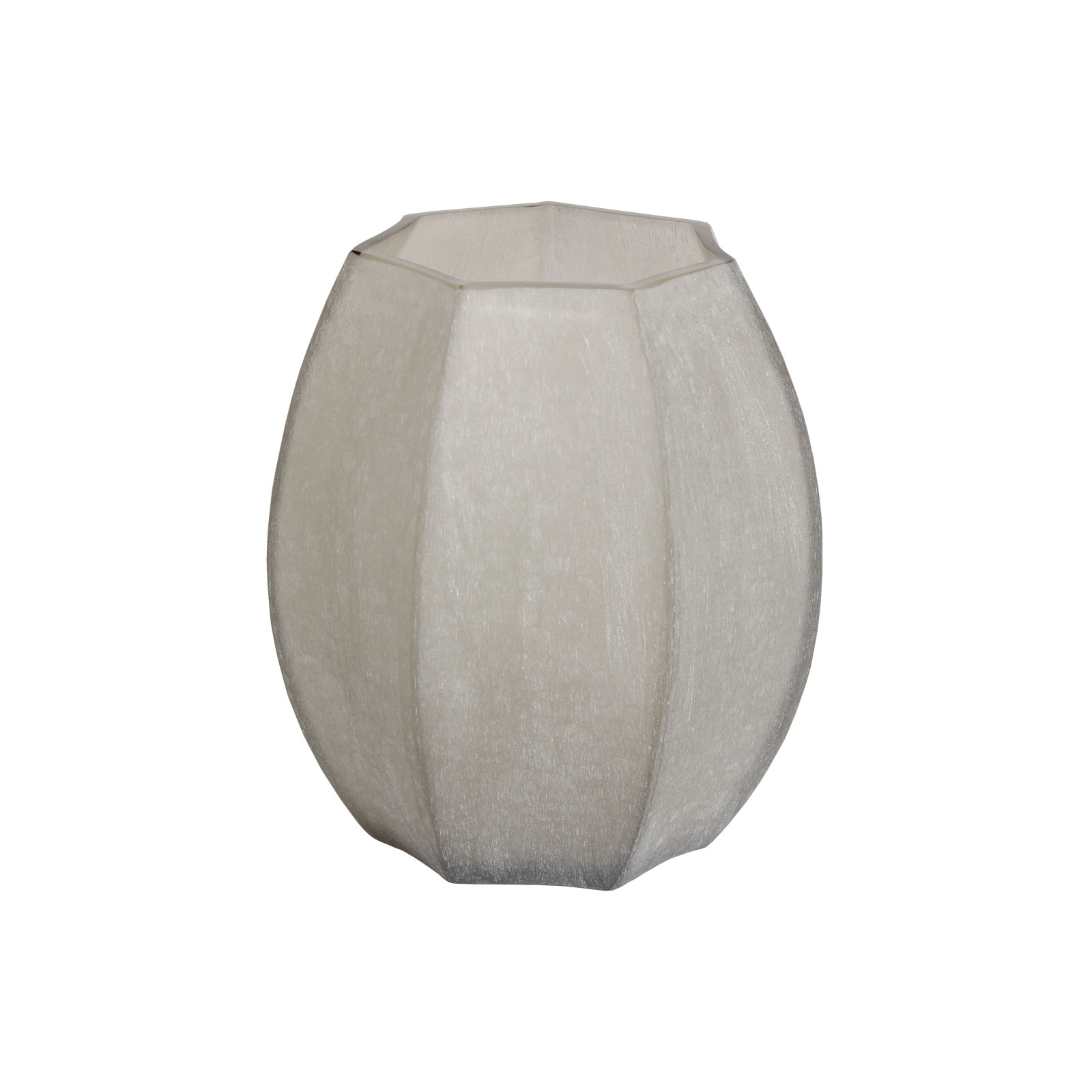Die Koonam Vase S smokegrey von Guaxs ist siebeneckig und doch bauchig. Sie besteht aus rauchgrauem Glas.