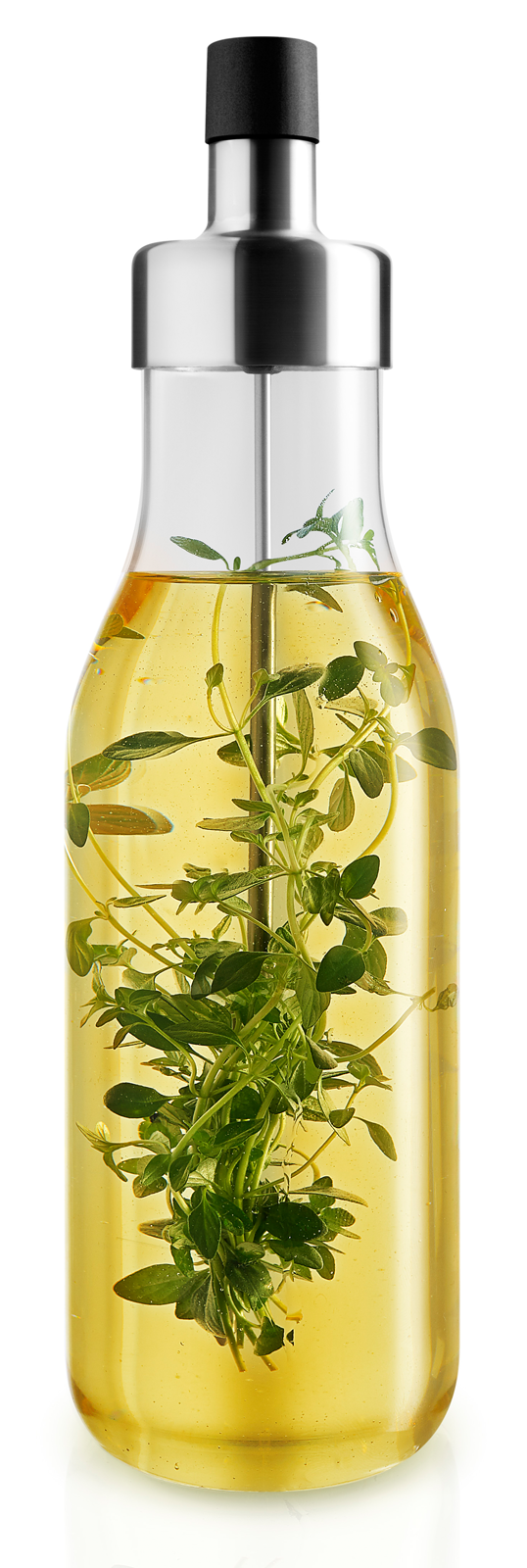 Die My Flavour Öl-Karaffe gefüllt mit Öl und Kräutern an der Edelstahlhalterung innen vor weißem Hintergrund.