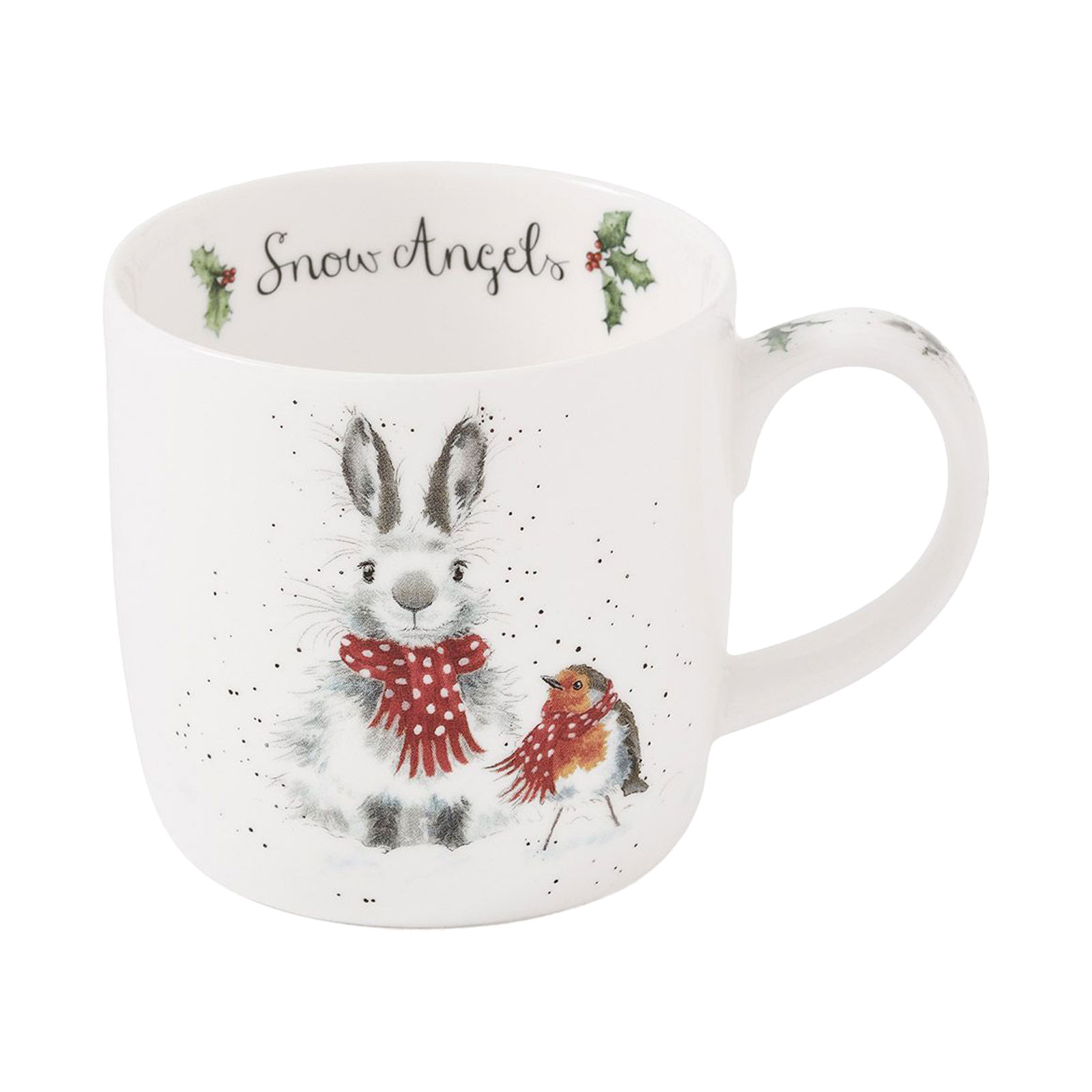 Vorne auf dem Wrendale Designs Becher Snow Angels abgebildet sind ein Schneehase und ein Rotkehlchen, eingemummelt in rot-weiß gepunktete Schals.