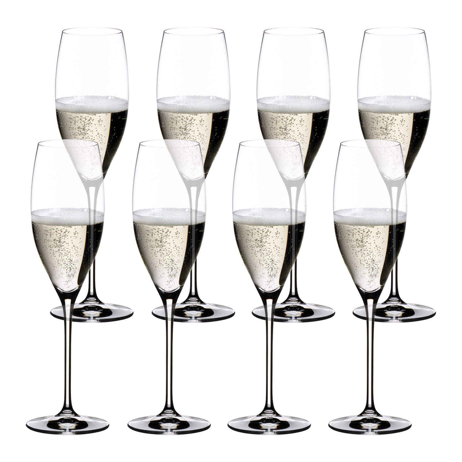 Versetzt stehen neben- und hintereinander acht Sektgläser der Serie Vinum von Riedel. In ihnen befindet sich sprudelnder Schaumwein.